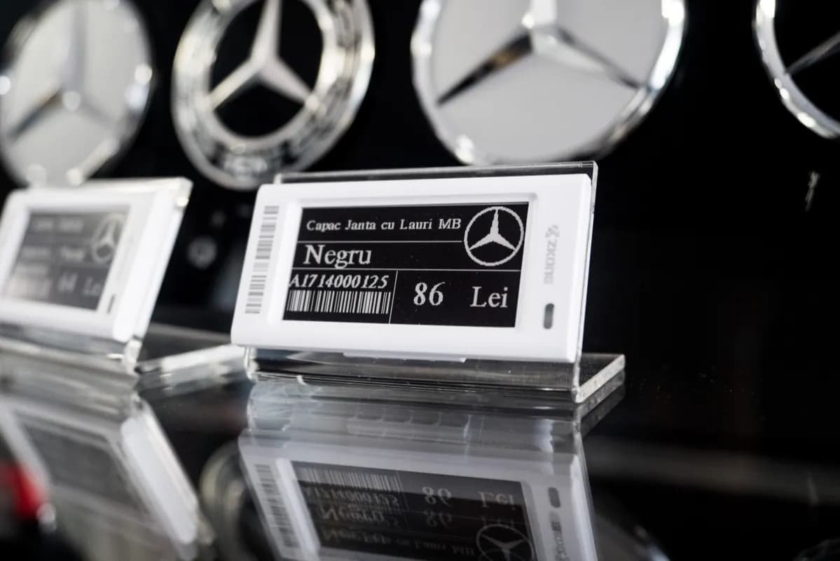 Étiquettes électroniques noir et blanc pour des accessoires automobiles